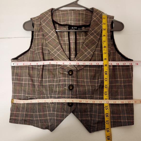Ana Plaid Vest - Picture 9 of 9